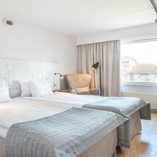 standard-double-room-bed-quality-hotel-ekoxen